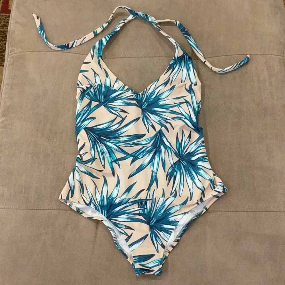 New Victoria's Secret Pink low-back swimsuit - Picture 3 of 5